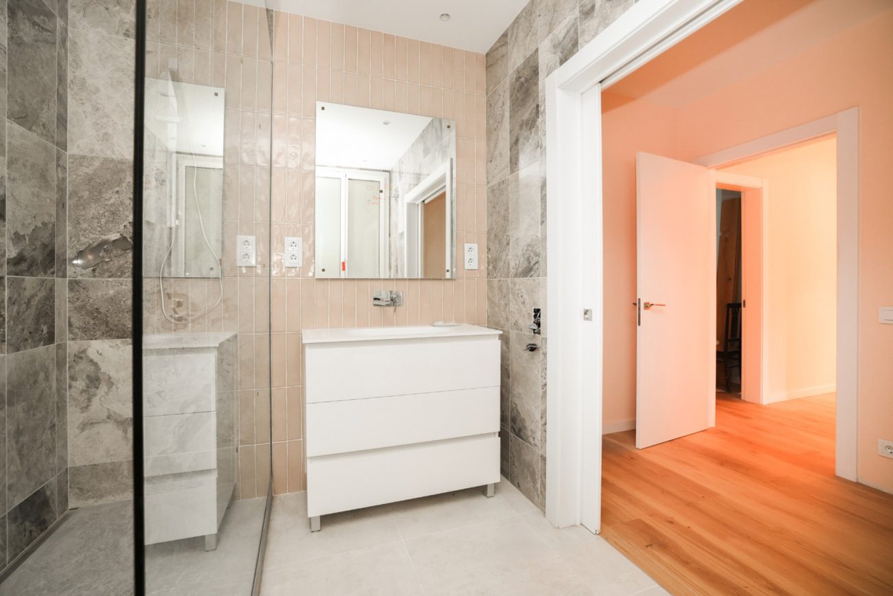 Impressive brand new newly renovated apartment next to Paseo de Gracia