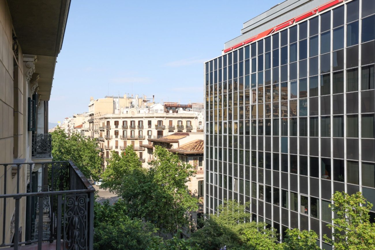 Impressive brand new newly renovated apartment next to Paseo de Gracia