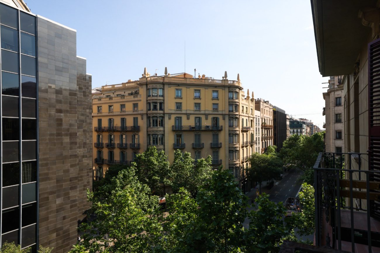 Impressive brand new newly renovated apartment next to Paseo de Gracia
