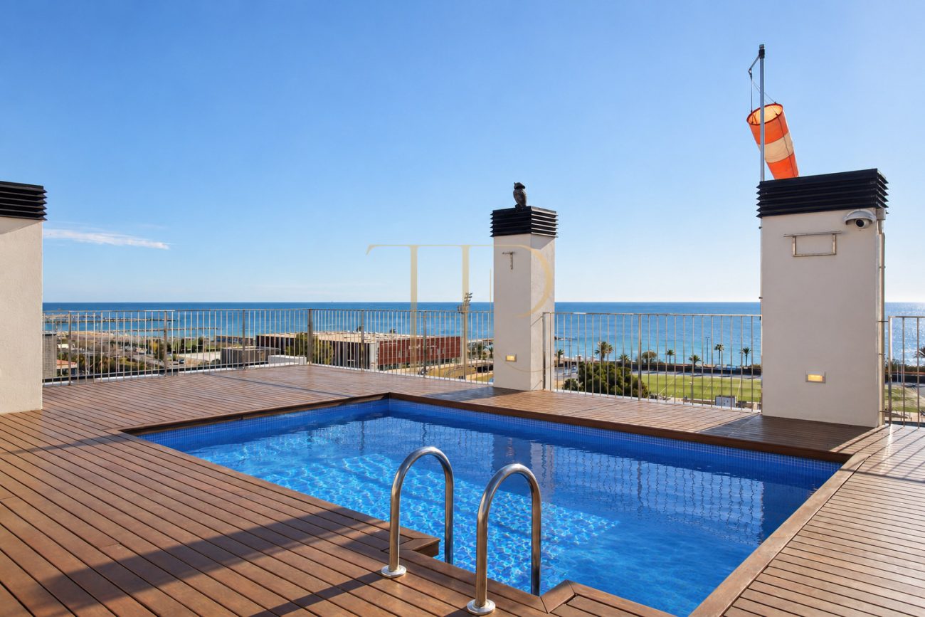 Let apartment with terrace and pool in Poblenou