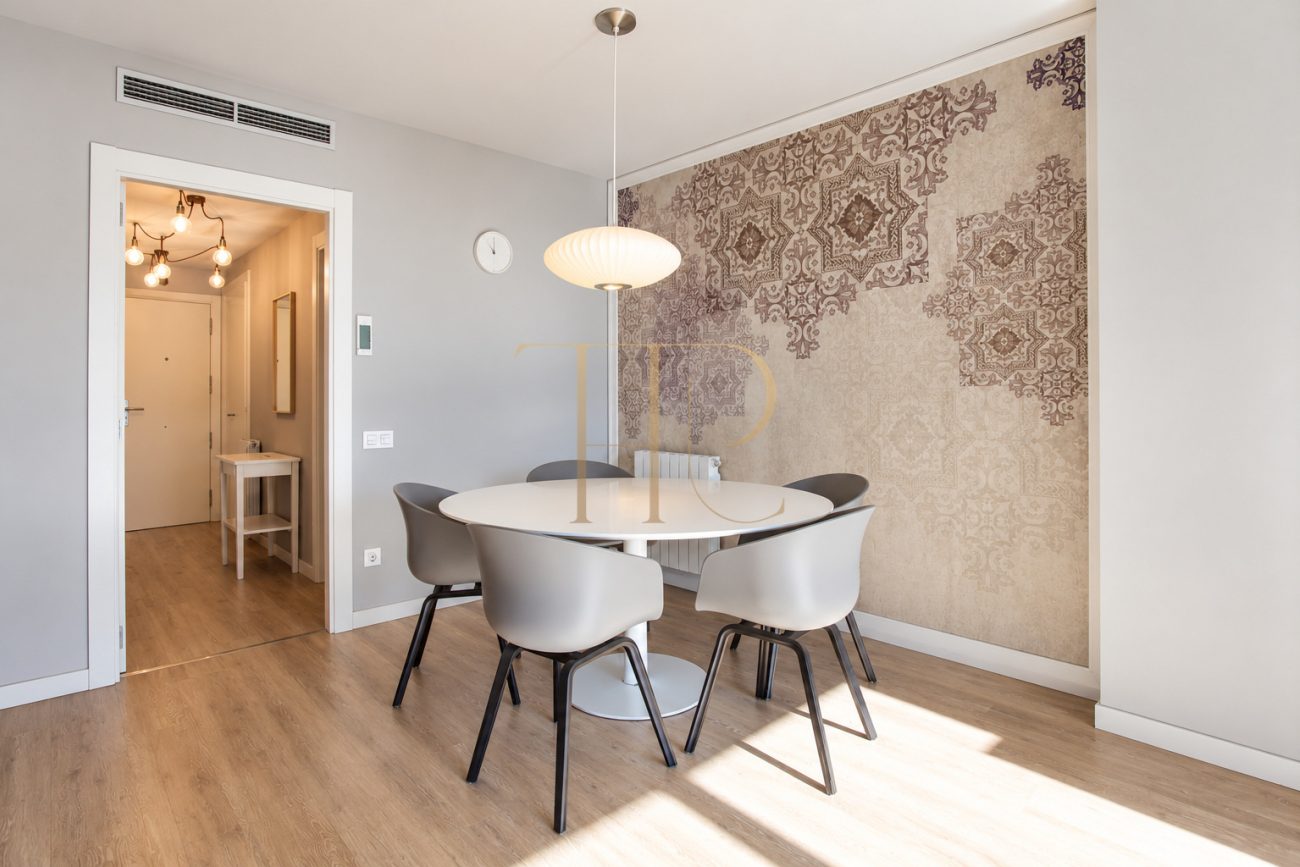 Let apartment with terrace and pool in Poblenou