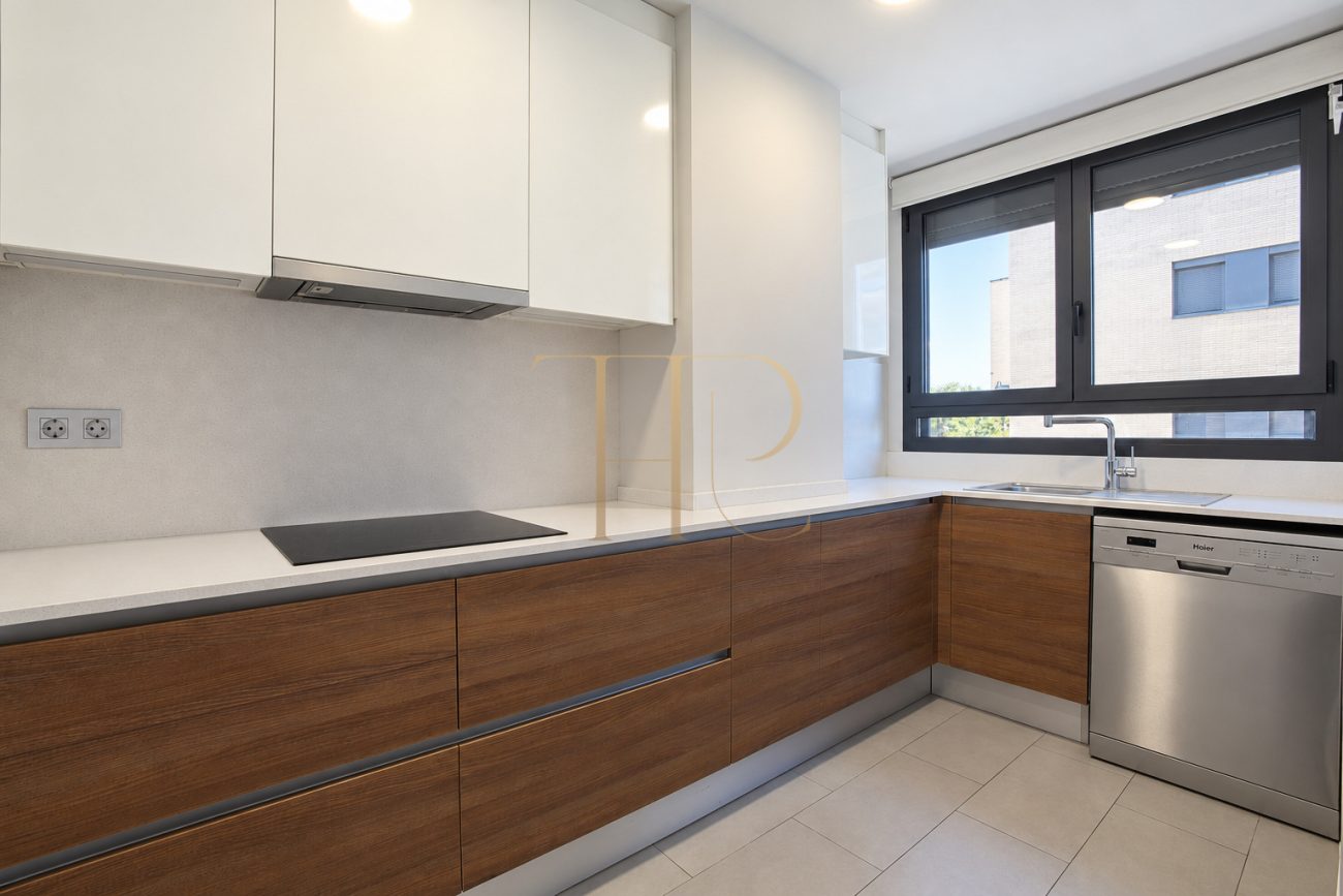 Let apartment with terrace and pool in Poblenou