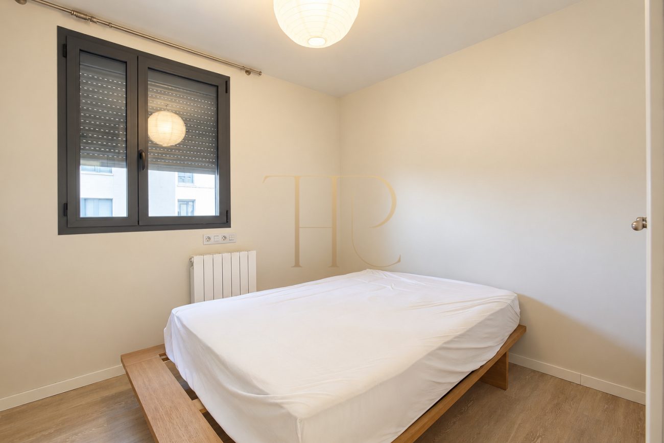 Let apartment with terrace and pool in Poblenou