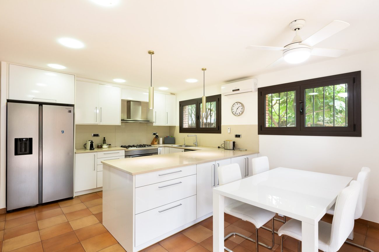Luxurious villa close to the beach in Gava