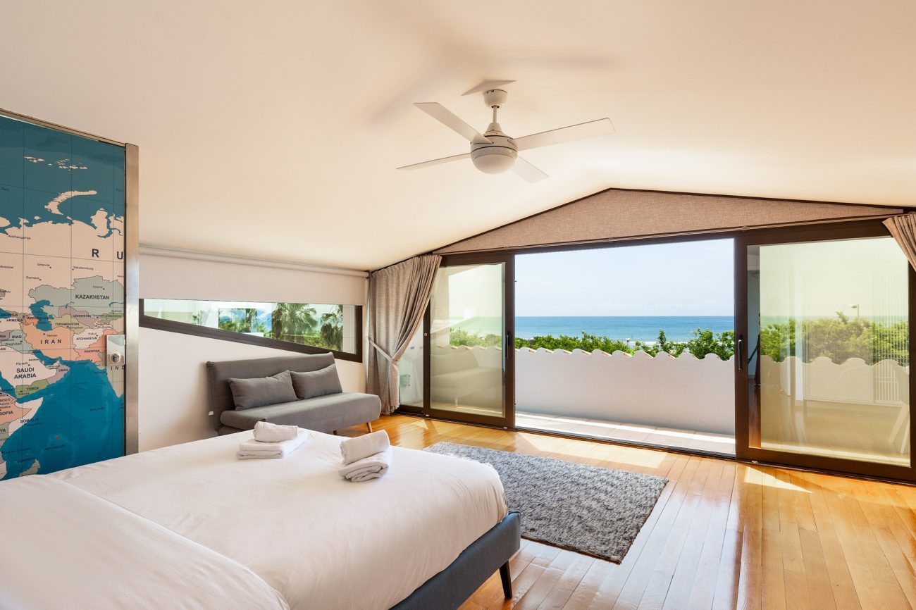 Luxurious villa close to the beach in Gava