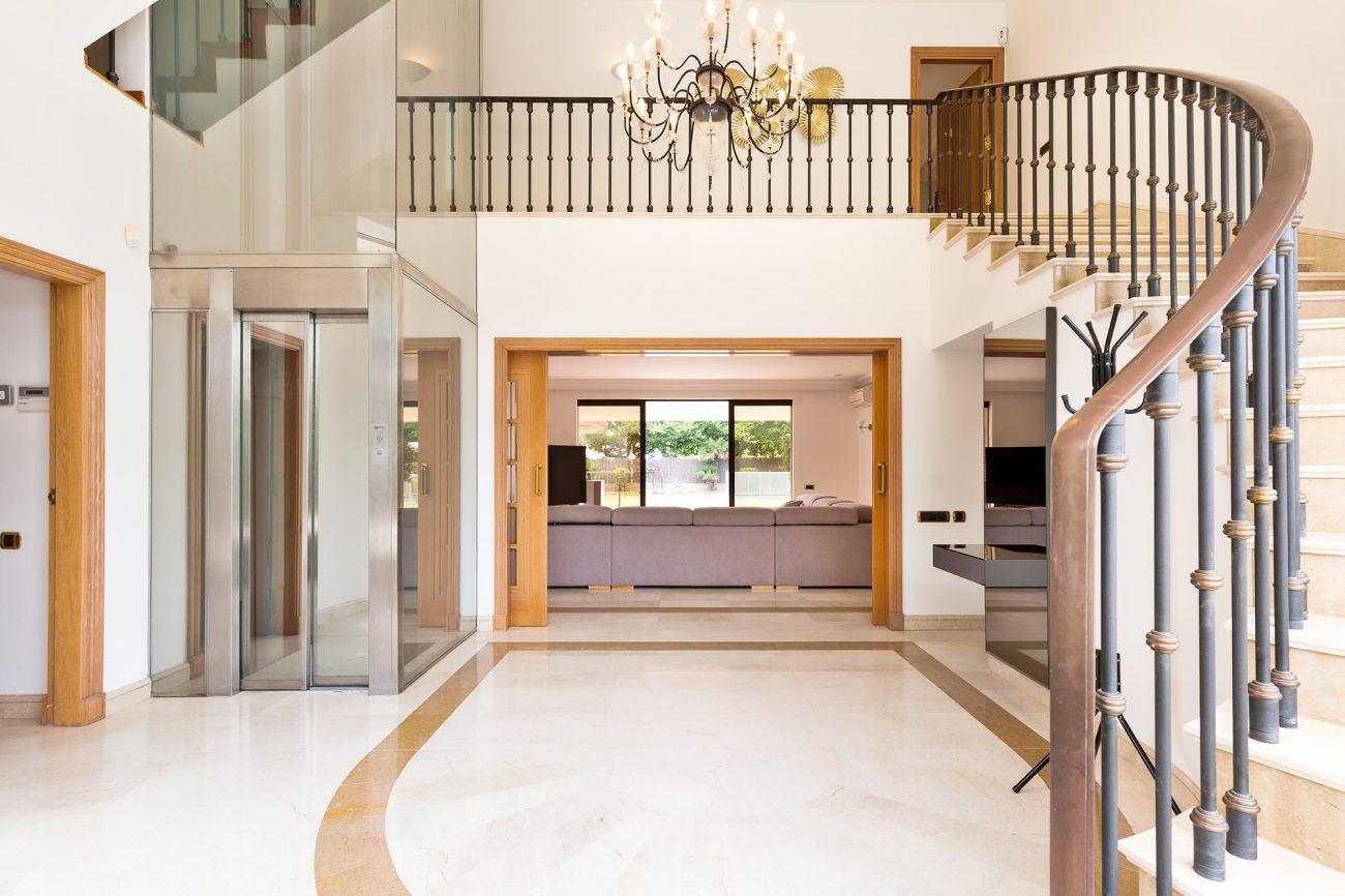 Luxurious villa close to the beach in Gava