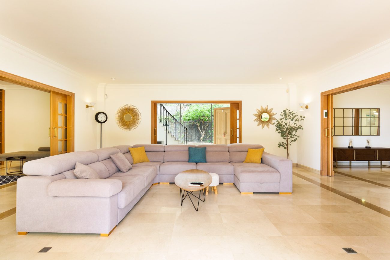 Luxurious villa close to the beach in Gava