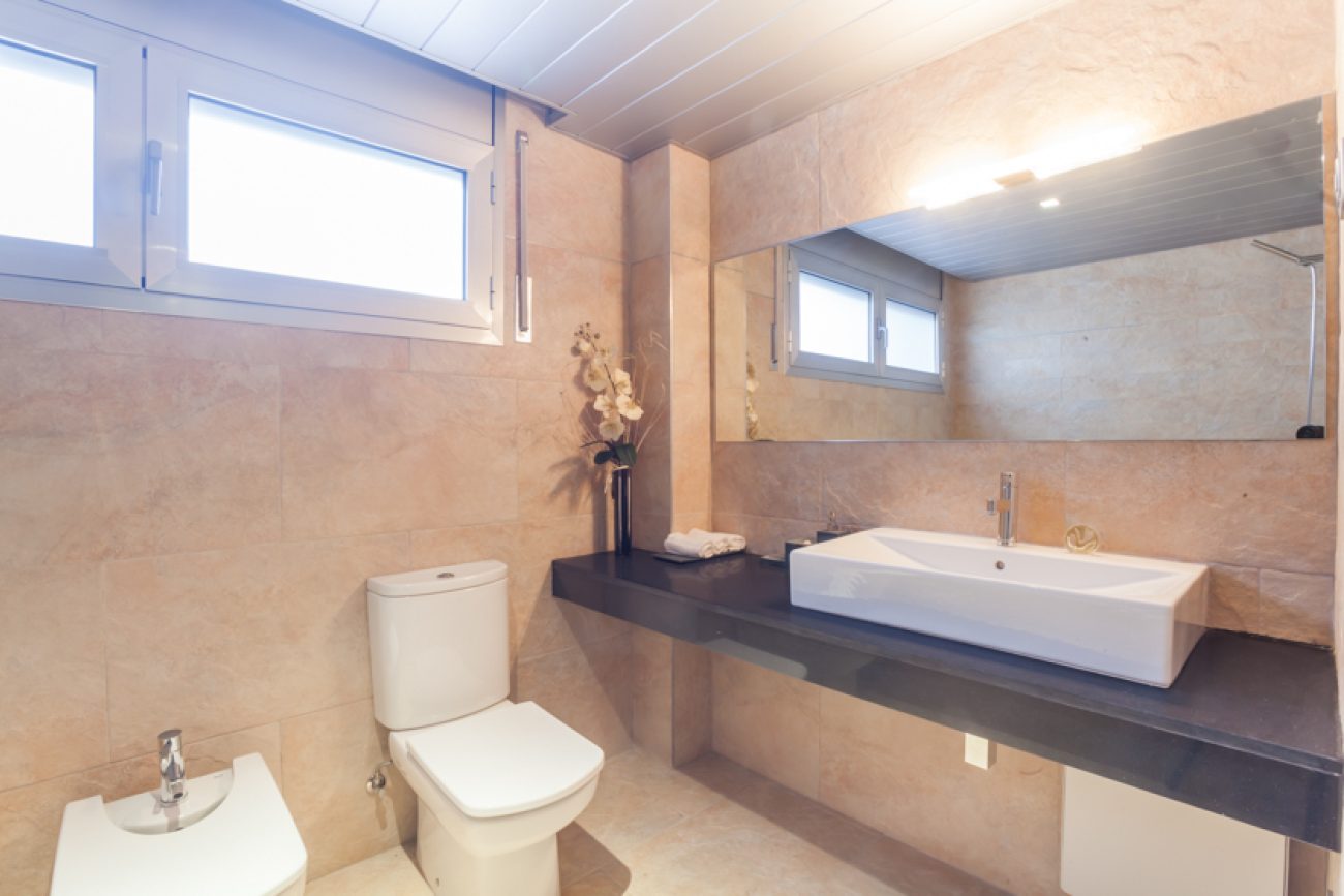 Lovely apartment on Sant Pol beach