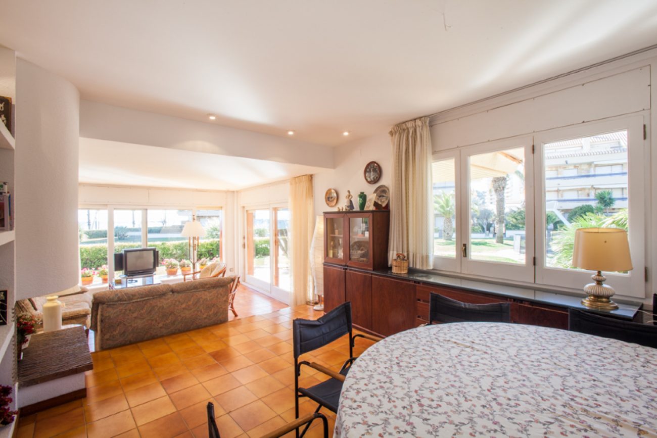 Flat only 50 metres from the beach in the Costa Brava