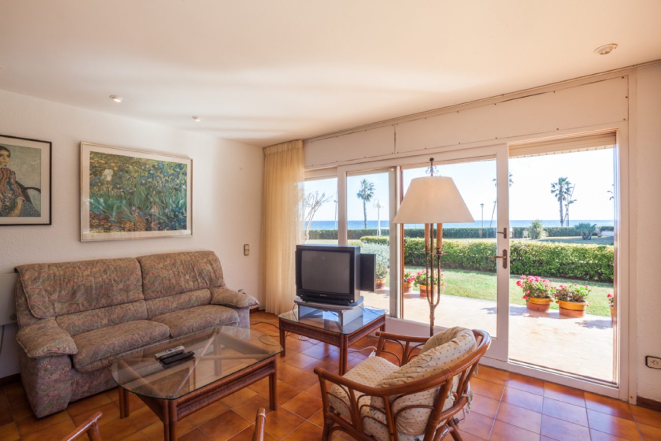 Flat only 50 metres from the beach in the Costa Brava