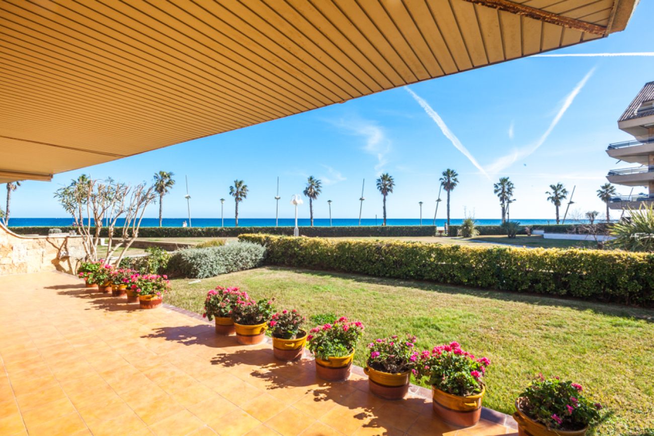 Flat only 50 metres from the beach in the Costa Brava