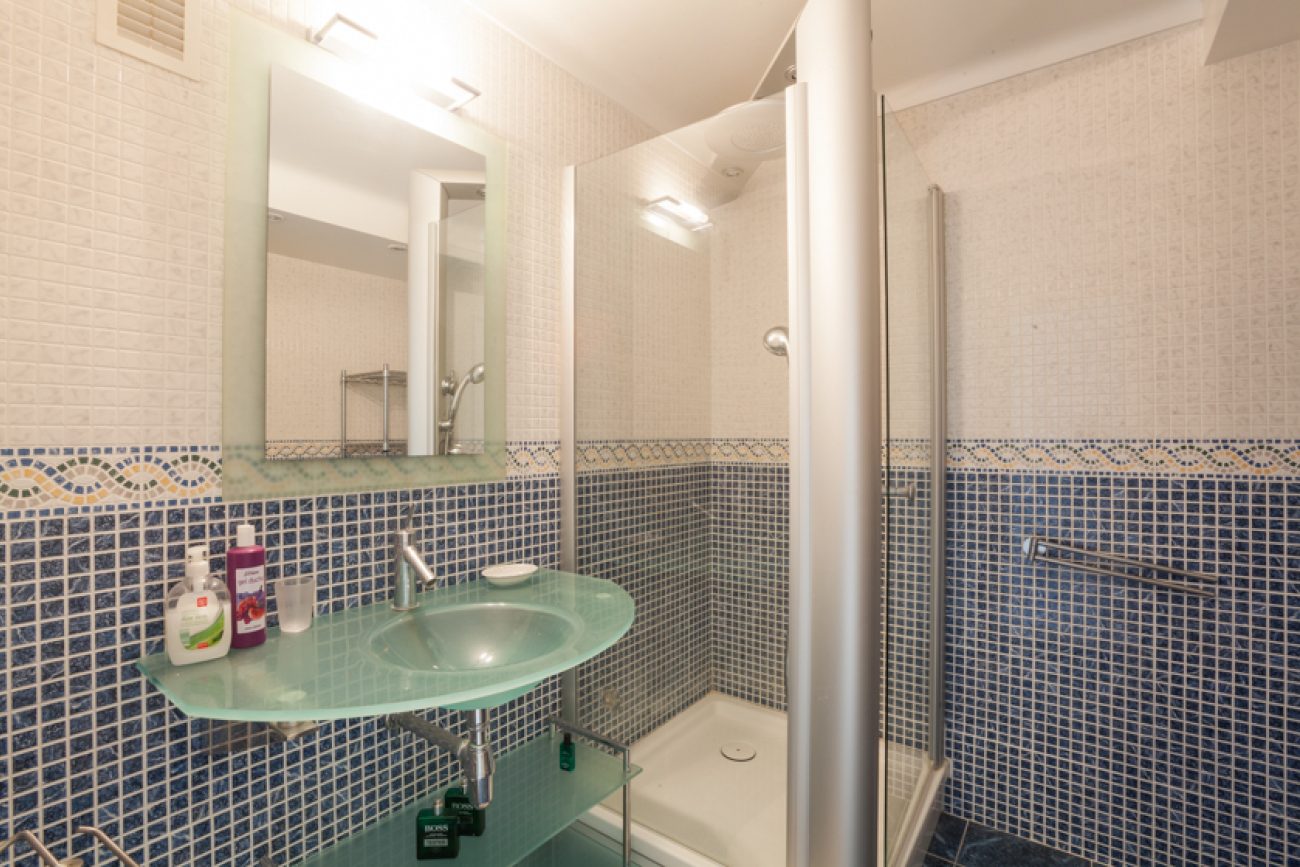 Penthouse with magnificent sea views close to the beach