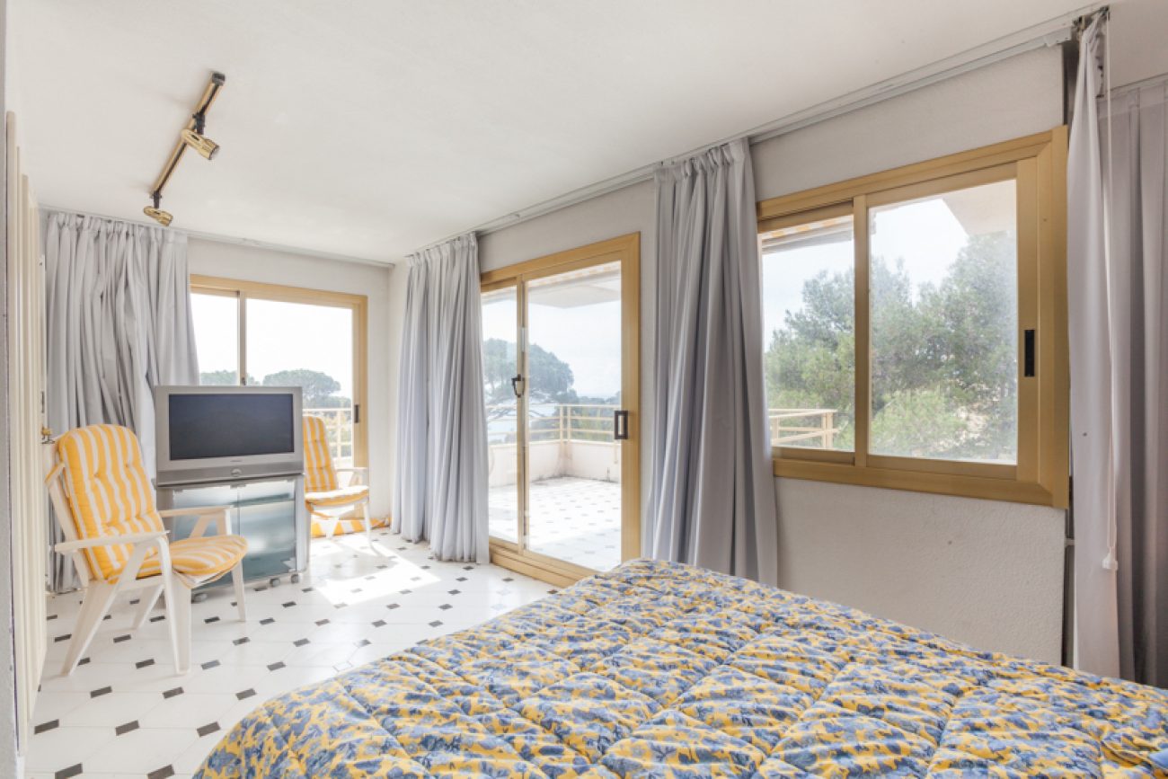 Penthouse with magnificent sea views close to the beach