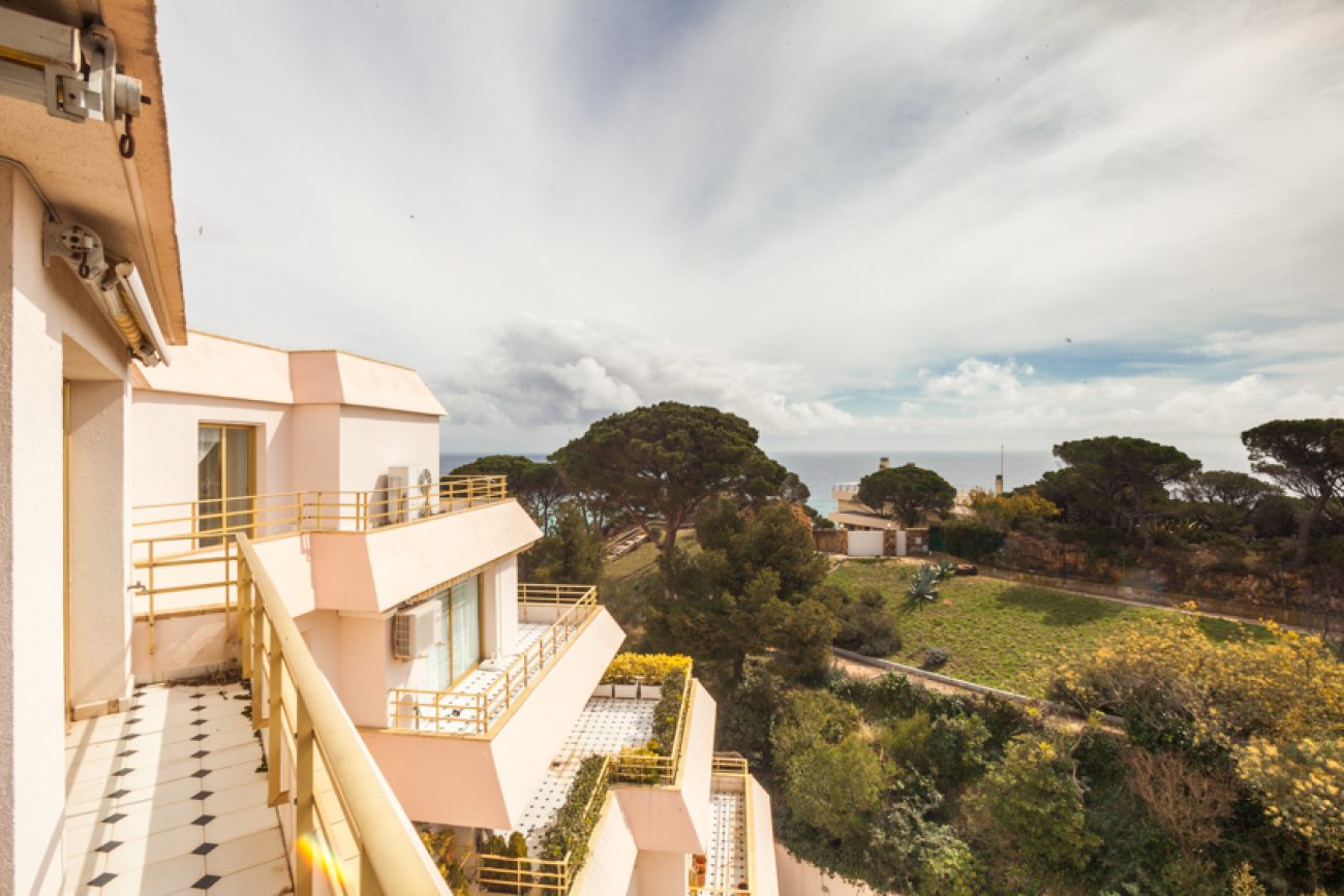 Penthouse with magnificent sea views close to the beach