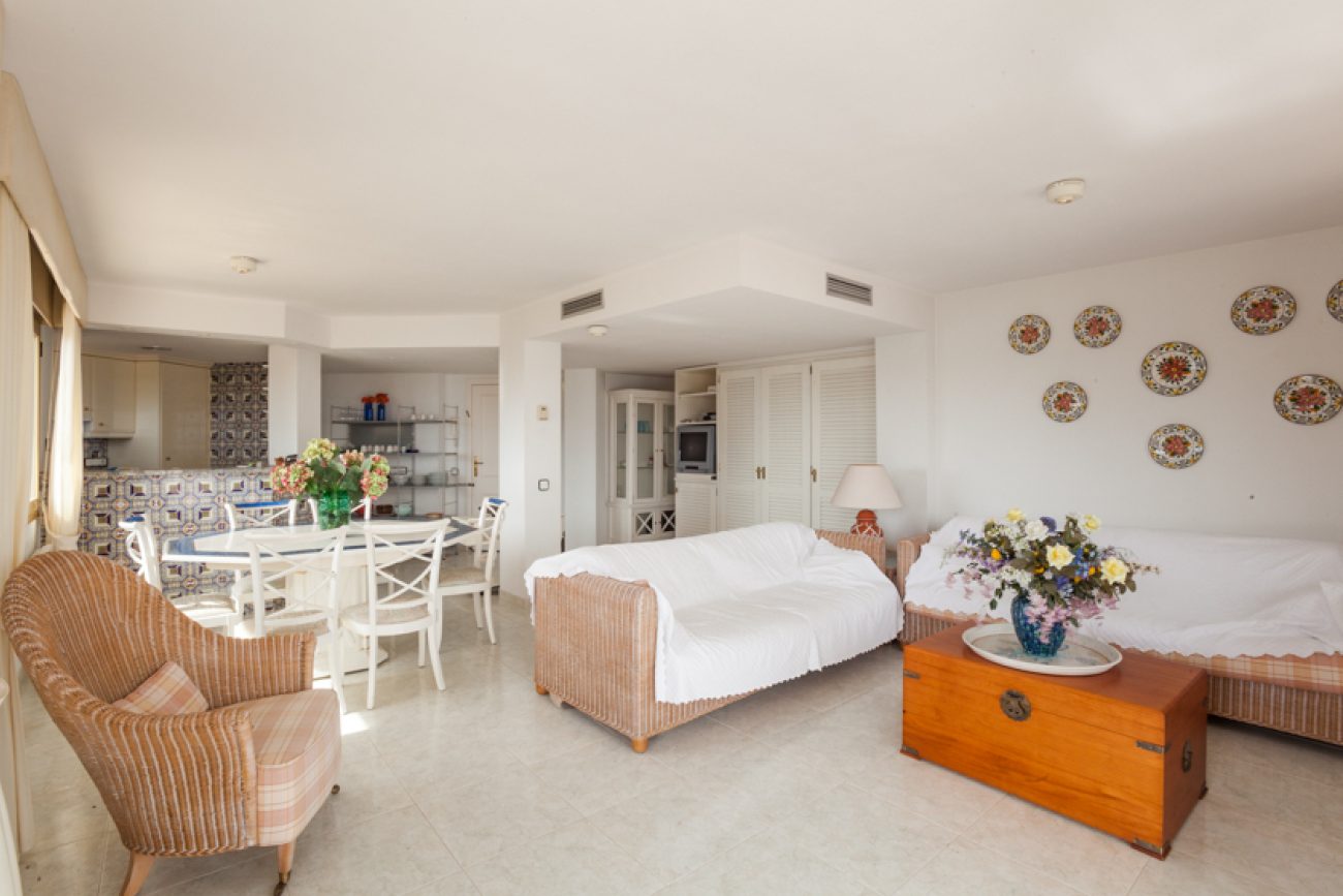 Penthouse with magnificent sea views close to the beach