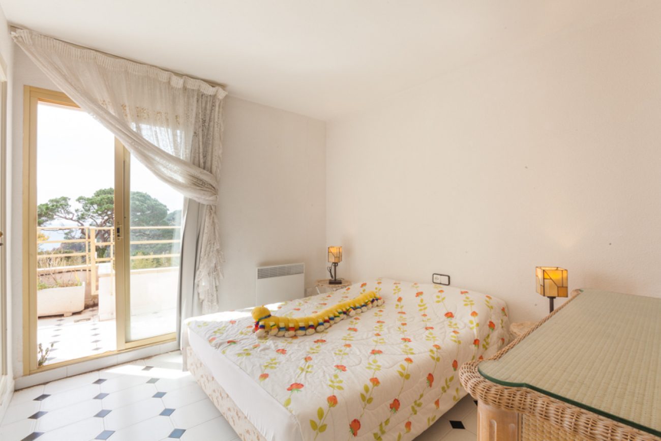 Penthouse with magnificent sea views close to the beach