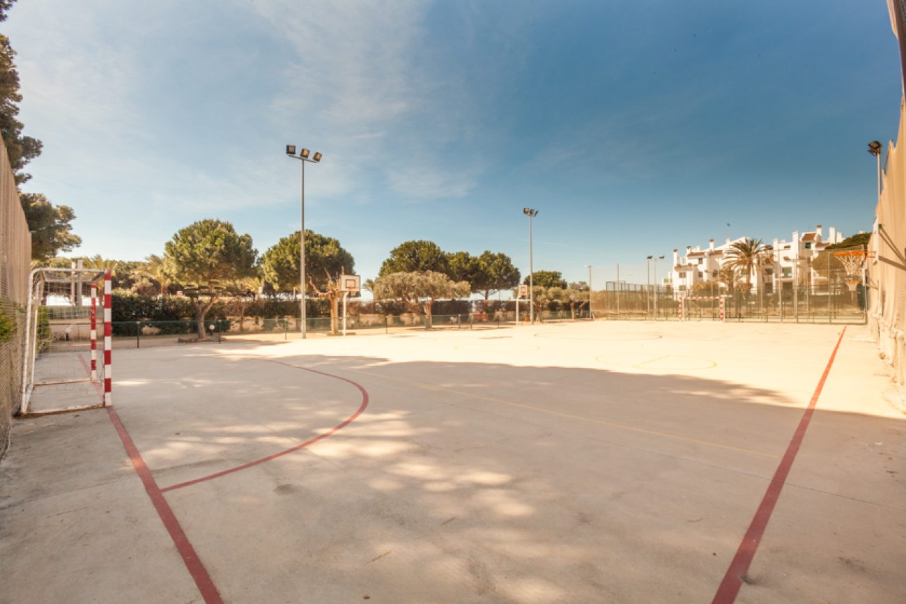 Townhouse in exclusive residential complex by the beach in Cambrils