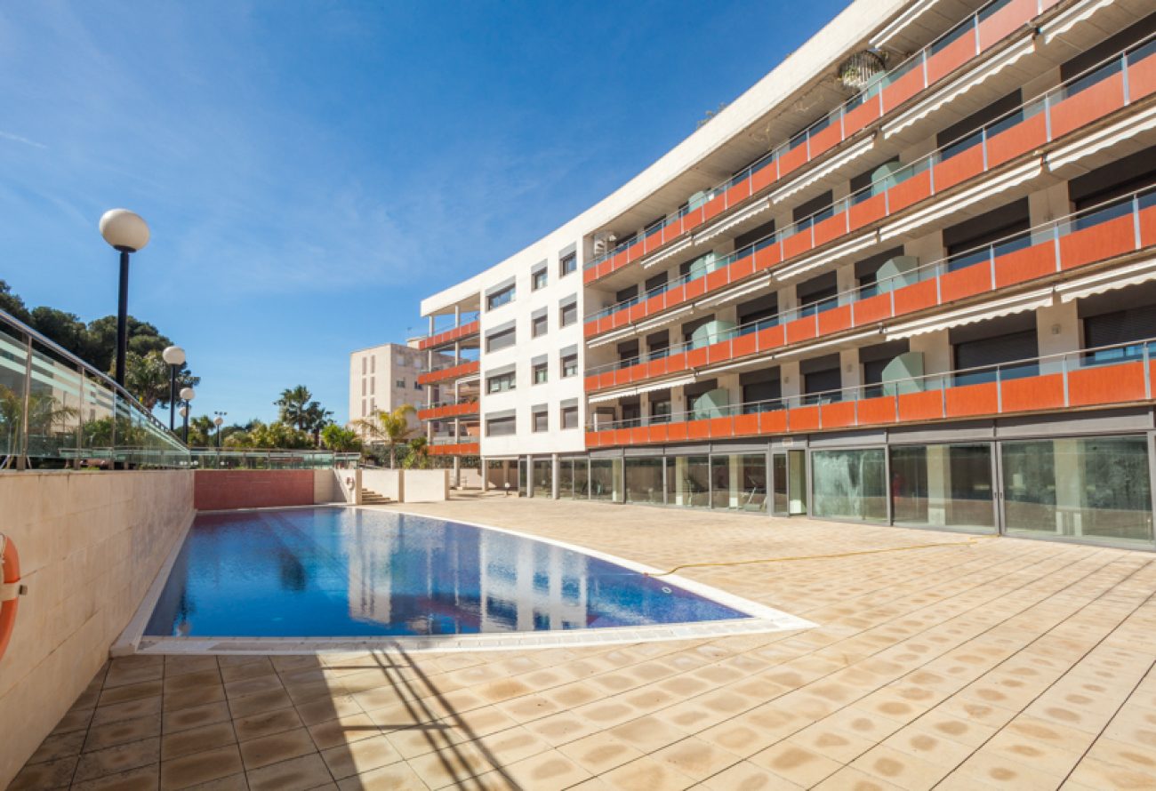 Townhouse in exclusive residential complex by the beach in Cambrils