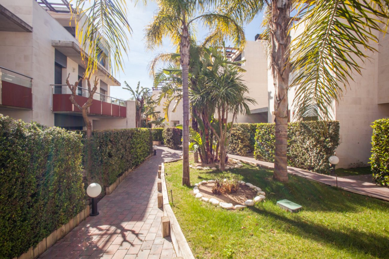 Townhouse in exclusive residential complex by the beach in Cambrils