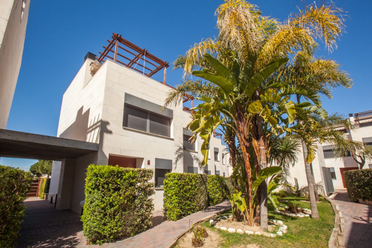 Townhouse in exclusive residential complex by the beach in Cambrils