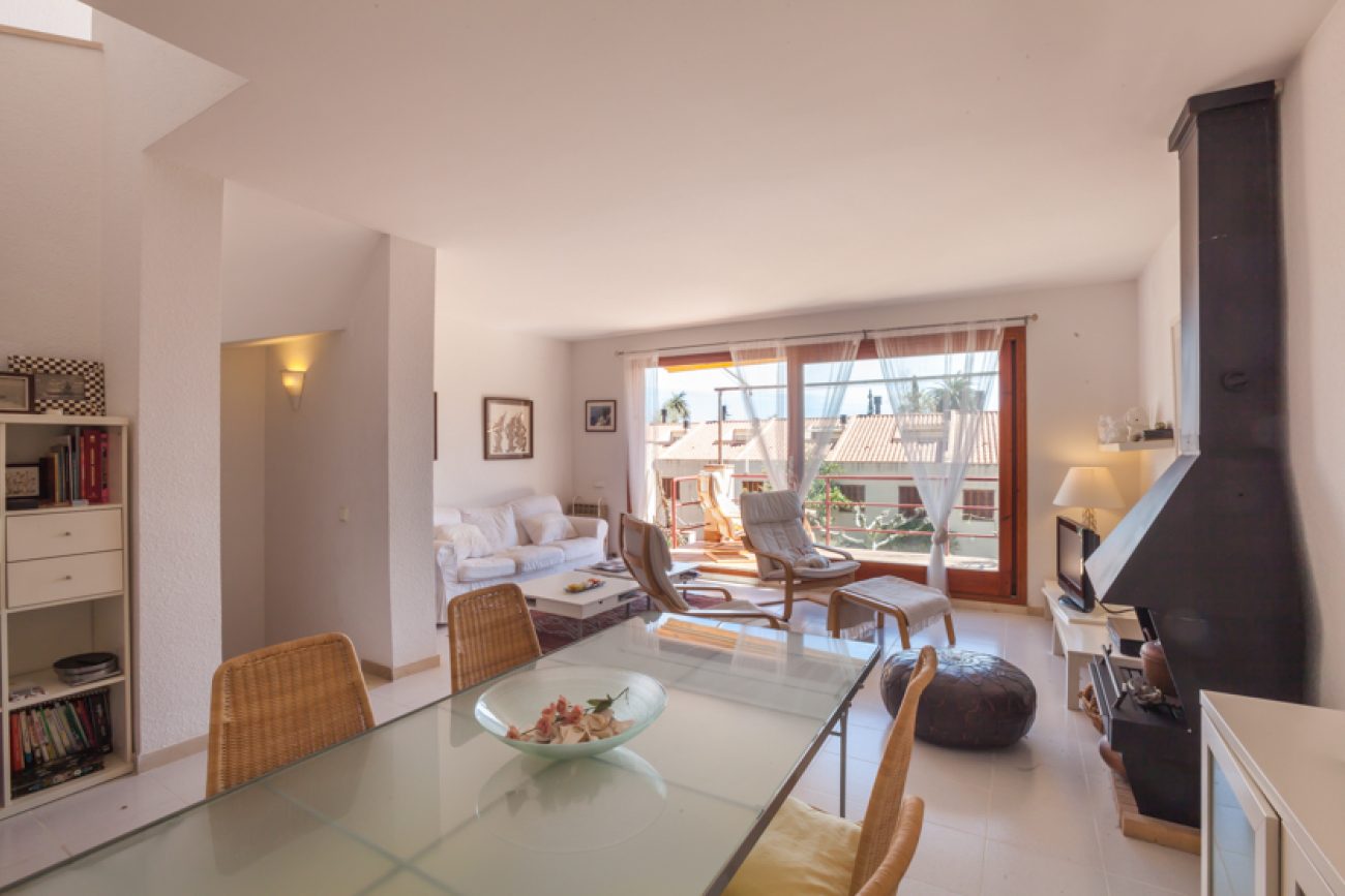 Terraced house with sea views by Sant Pol beach
