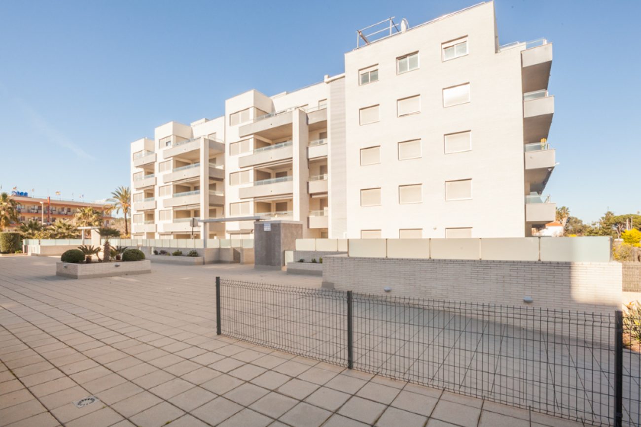 New apartment near the beach in Torredembarra