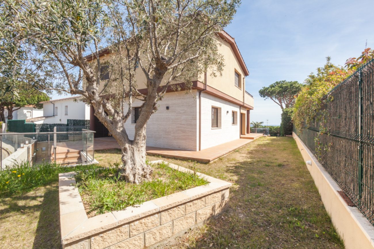 New house with amazing views in Sant Feliu de Guixols