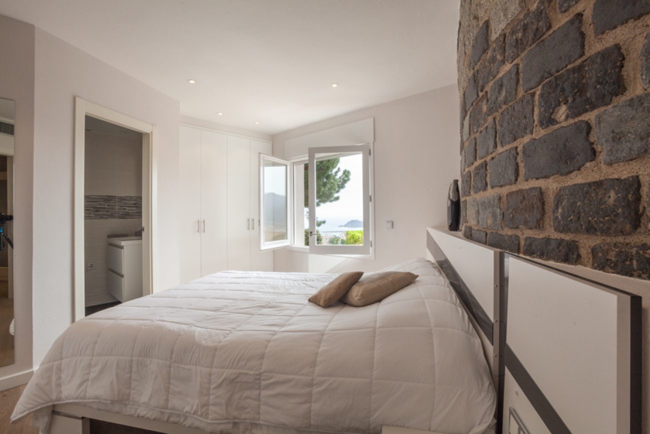 Exclusive modern rural house with views