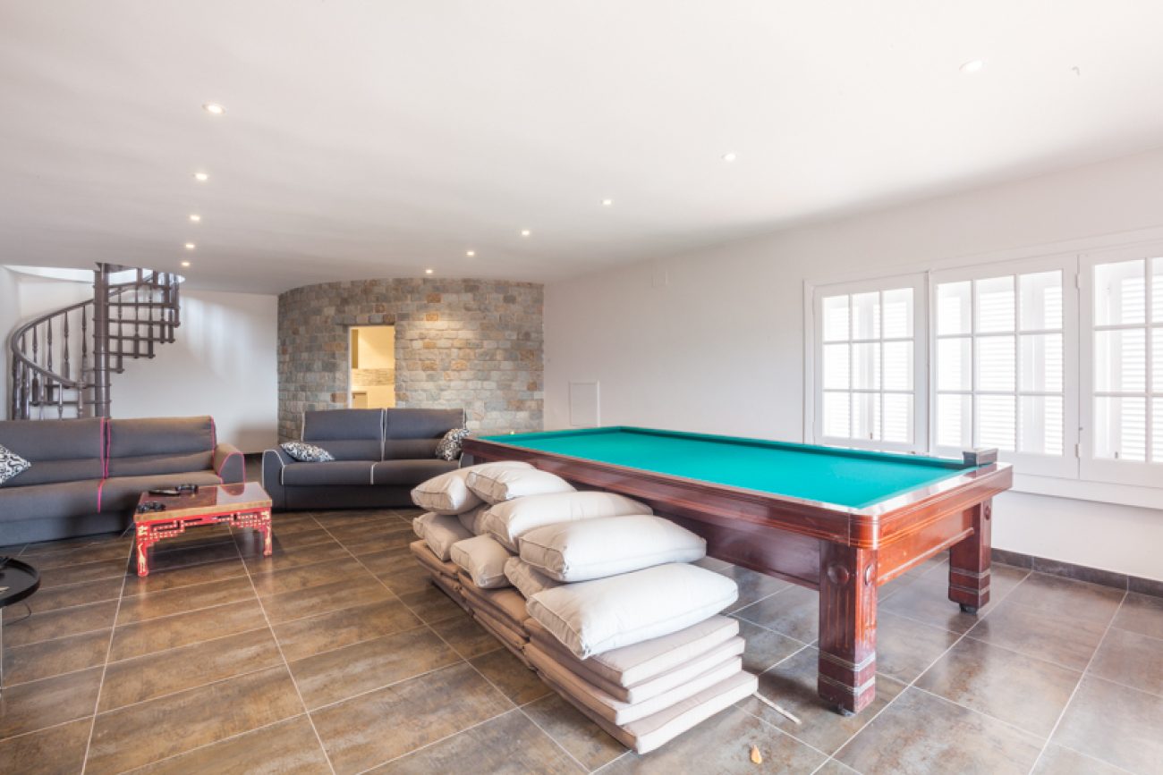 Exclusive modern rural house with views