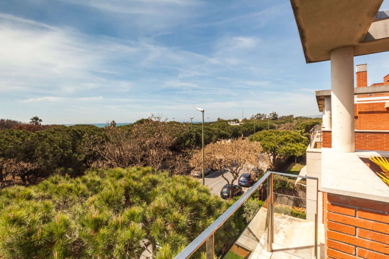 Magnificent townhouse in the most exclusive area of Gava Mar