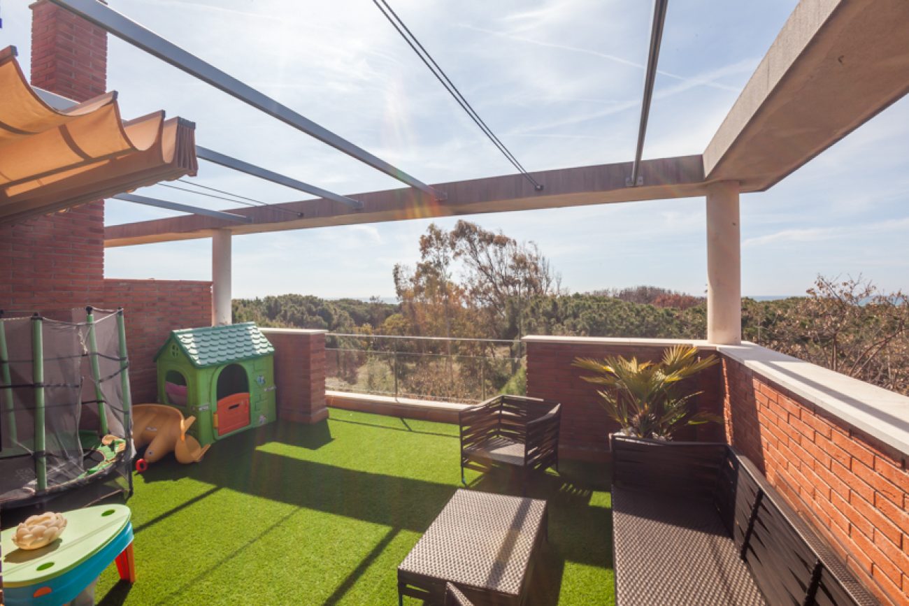 Magnificent townhouse in the most exclusive area of Gava Mar