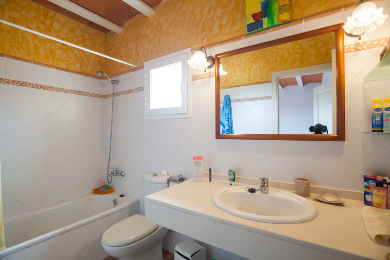 Terraced house with views in exclusive residential complex in Tossa de Mar