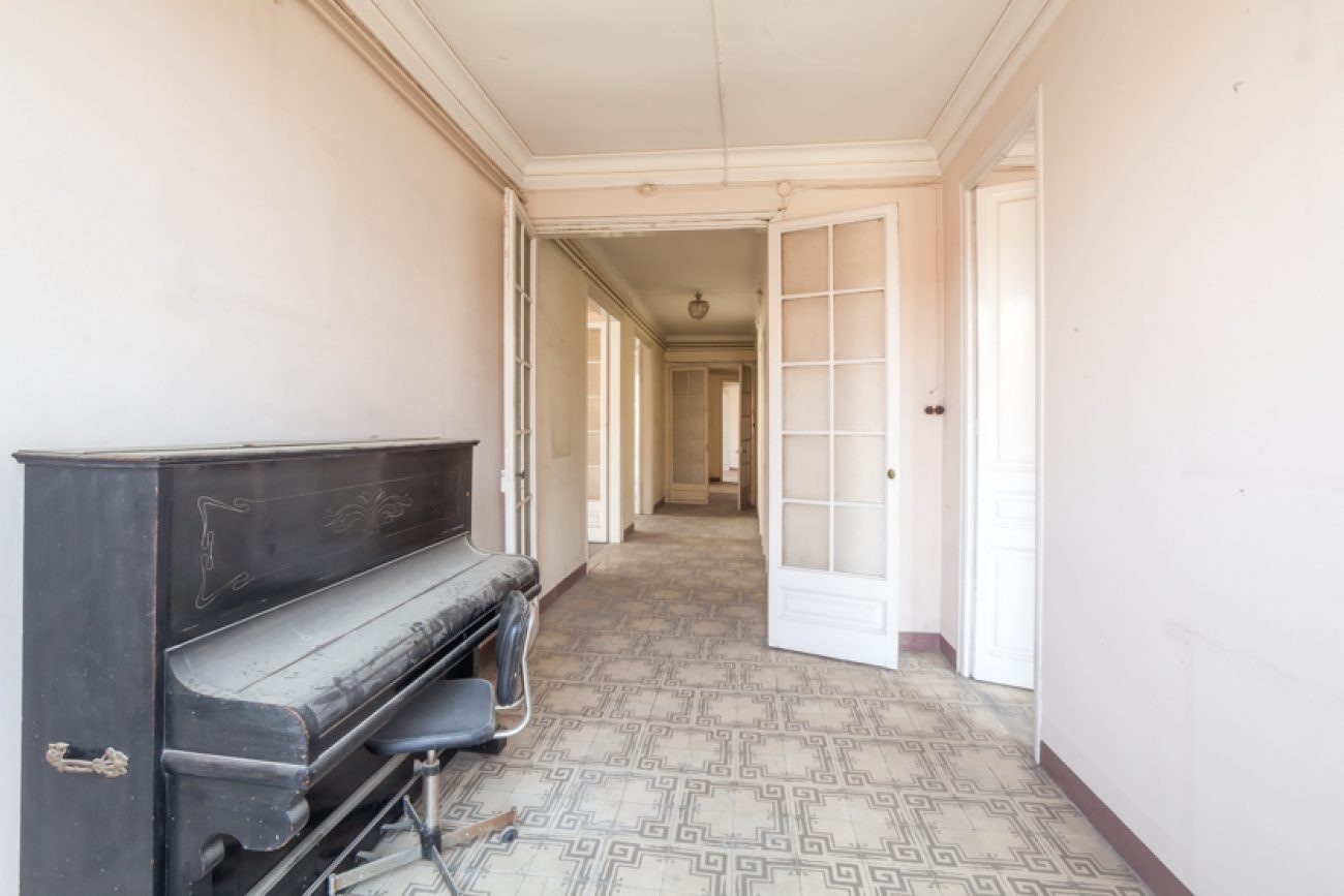 The apartment is in the heart of Barcelona, with views of the Angel Square
