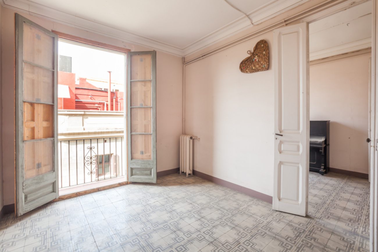 The apartment is in the heart of Barcelona, with views of the Angel Square