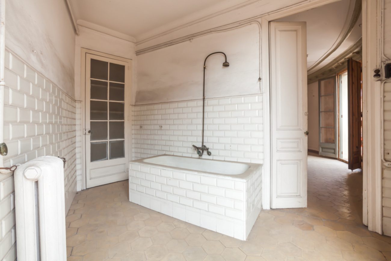 The apartment is in the heart of Barcelona, with views of the Angel Square
