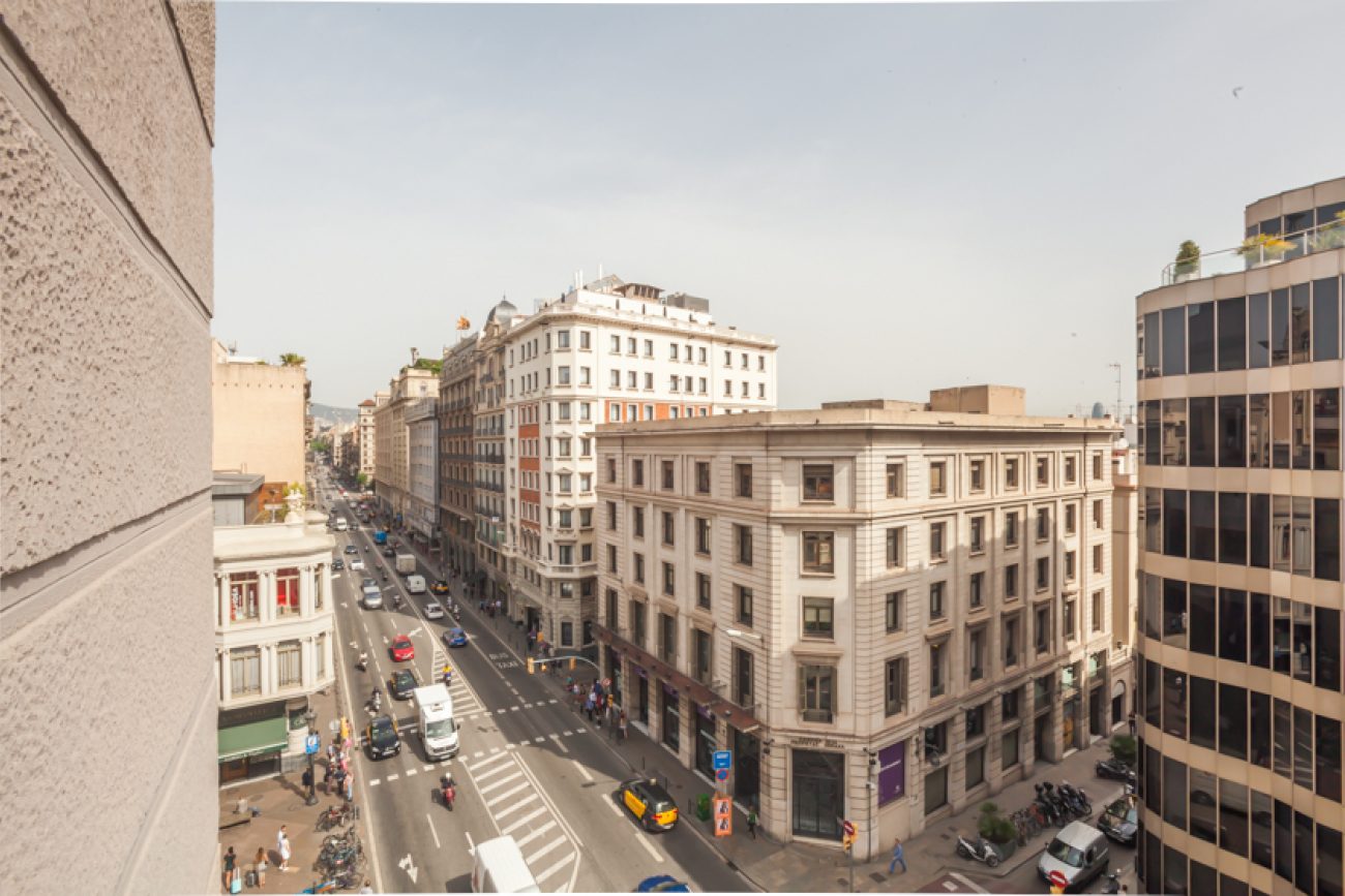 The apartment is in the heart of Barcelona, with views of the Angel Square