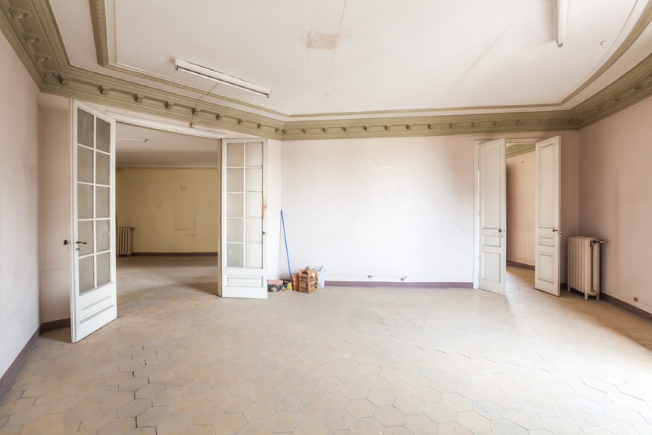 The apartment is in the heart of Barcelona, with views of the Angel Square