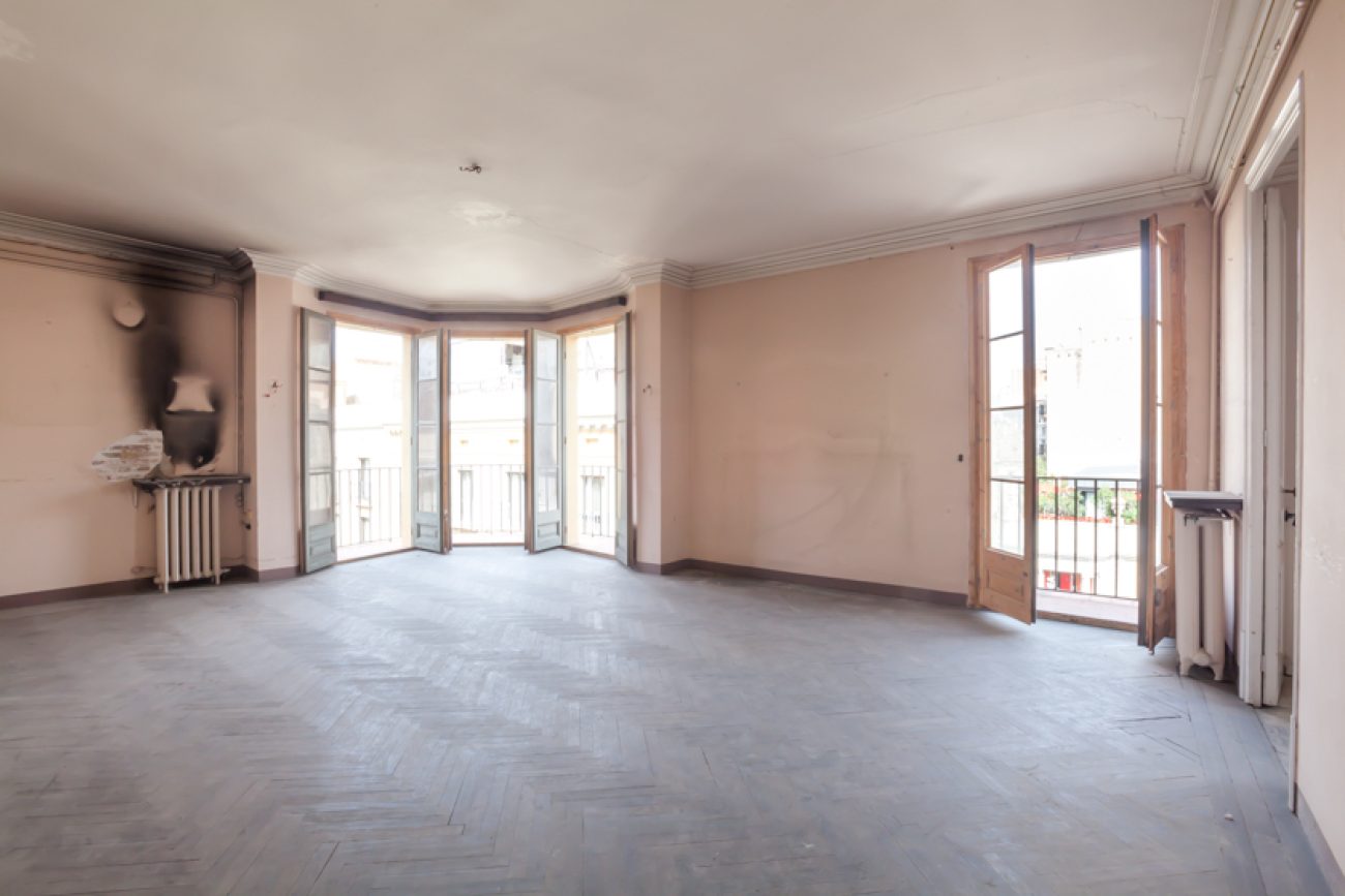 The apartment is in the heart of Barcelona, with views of the Angel Square
