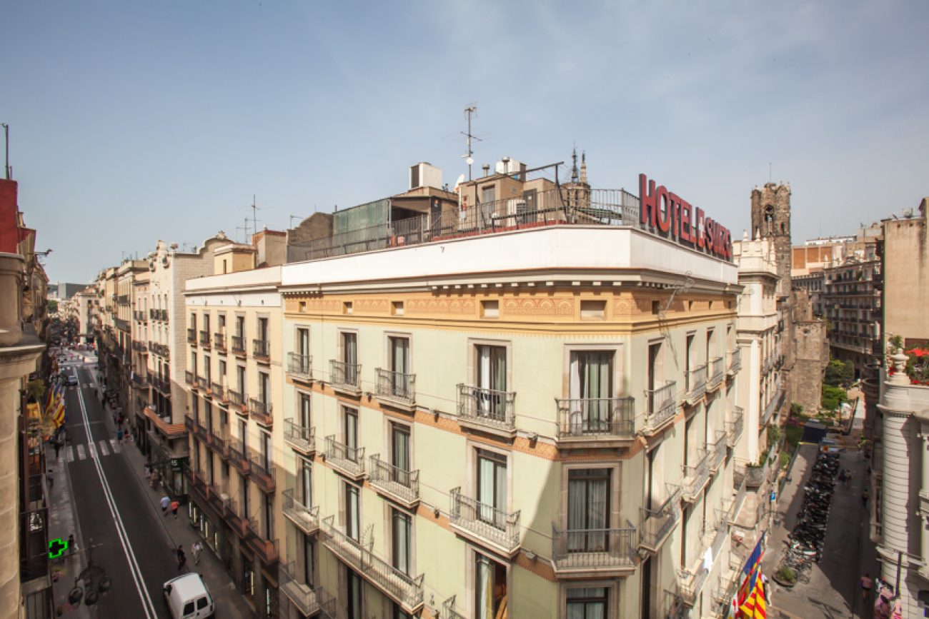 The apartment is in the heart of Barcelona, with views of the Angel Square