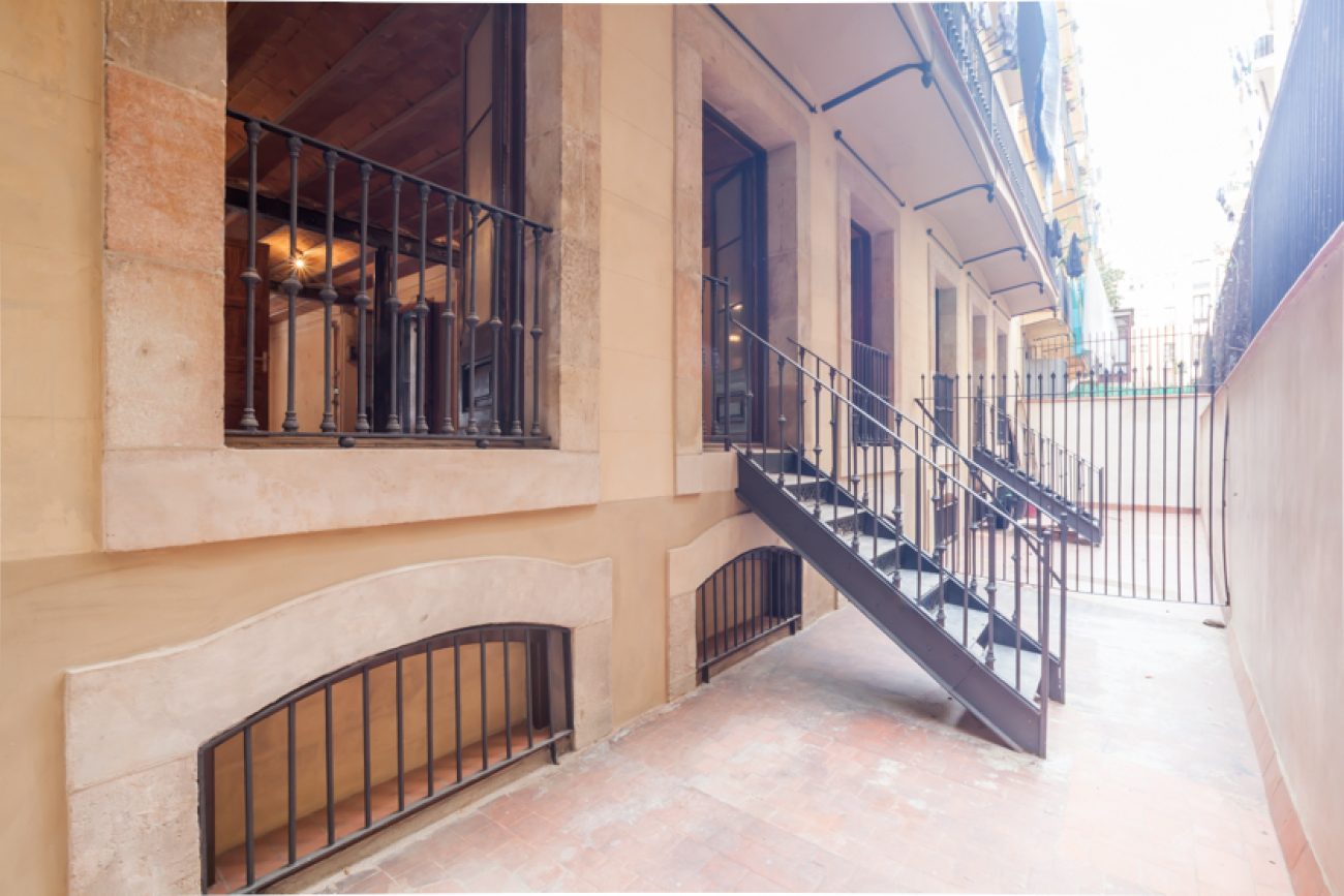 Large bright apartment next to the Ciutadella Park in Barcelona