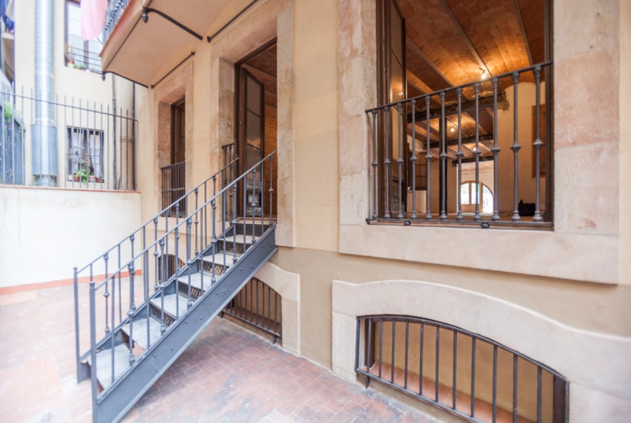 Large bright apartment next to the Ciutadella Park in Barcelona
