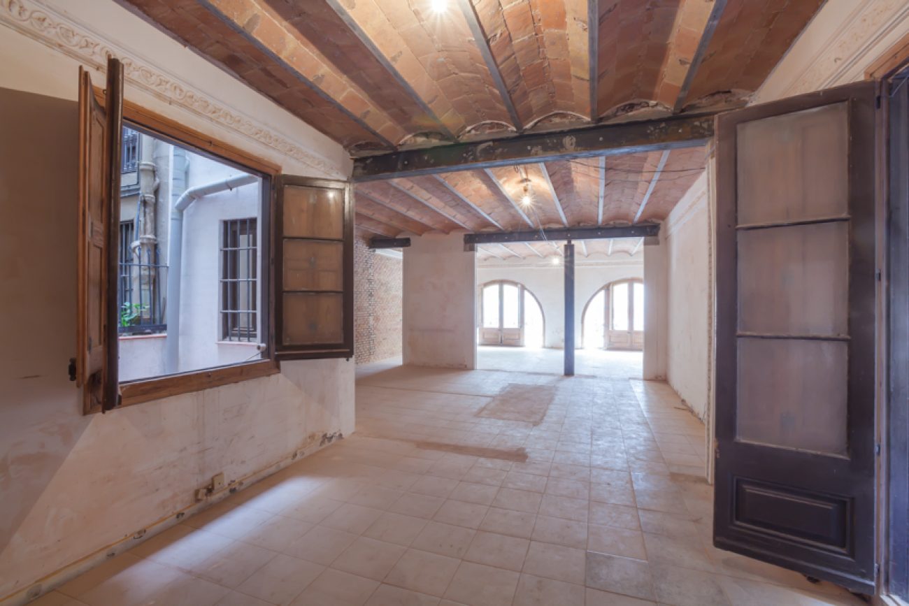 Large bright apartment next to the Ciutadella Park in Barcelona
