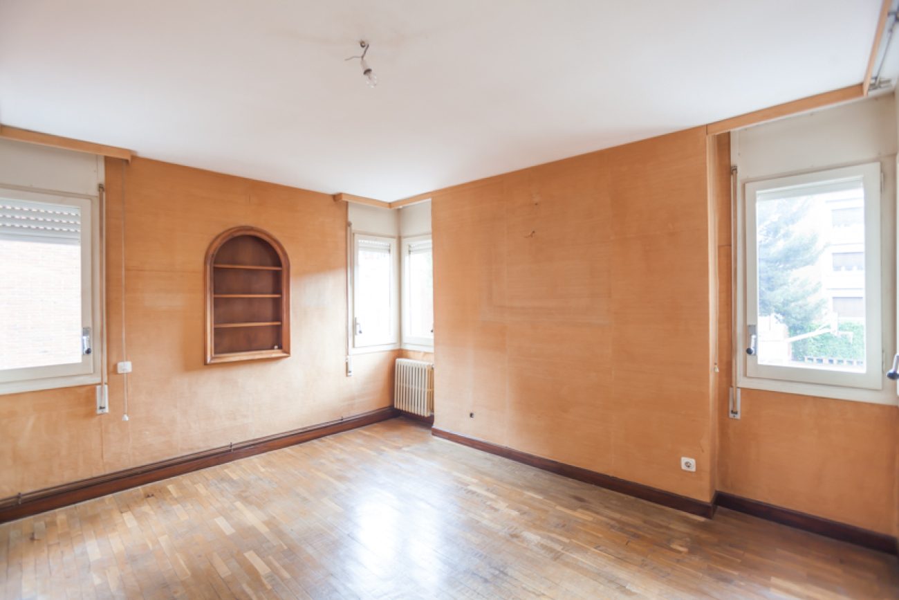 Excellent apartment for renovation in the elite area of Sarria