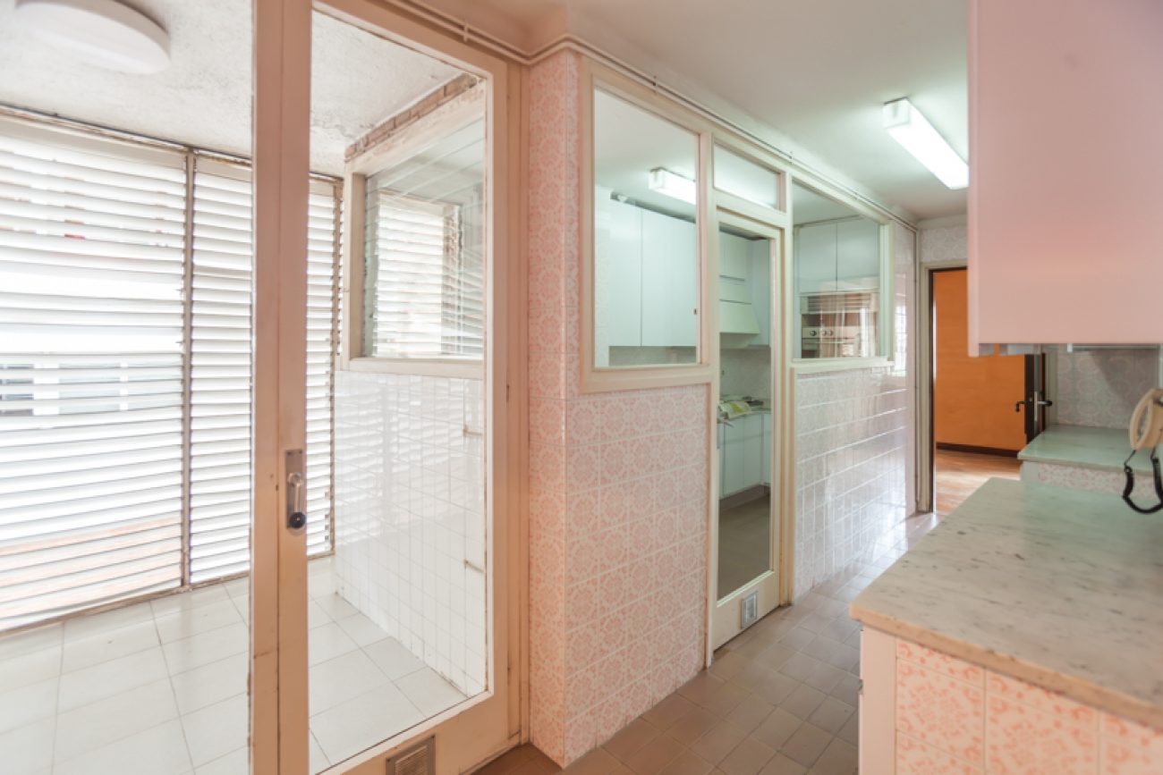 Excellent apartment for renovation in the elite area of Sarria