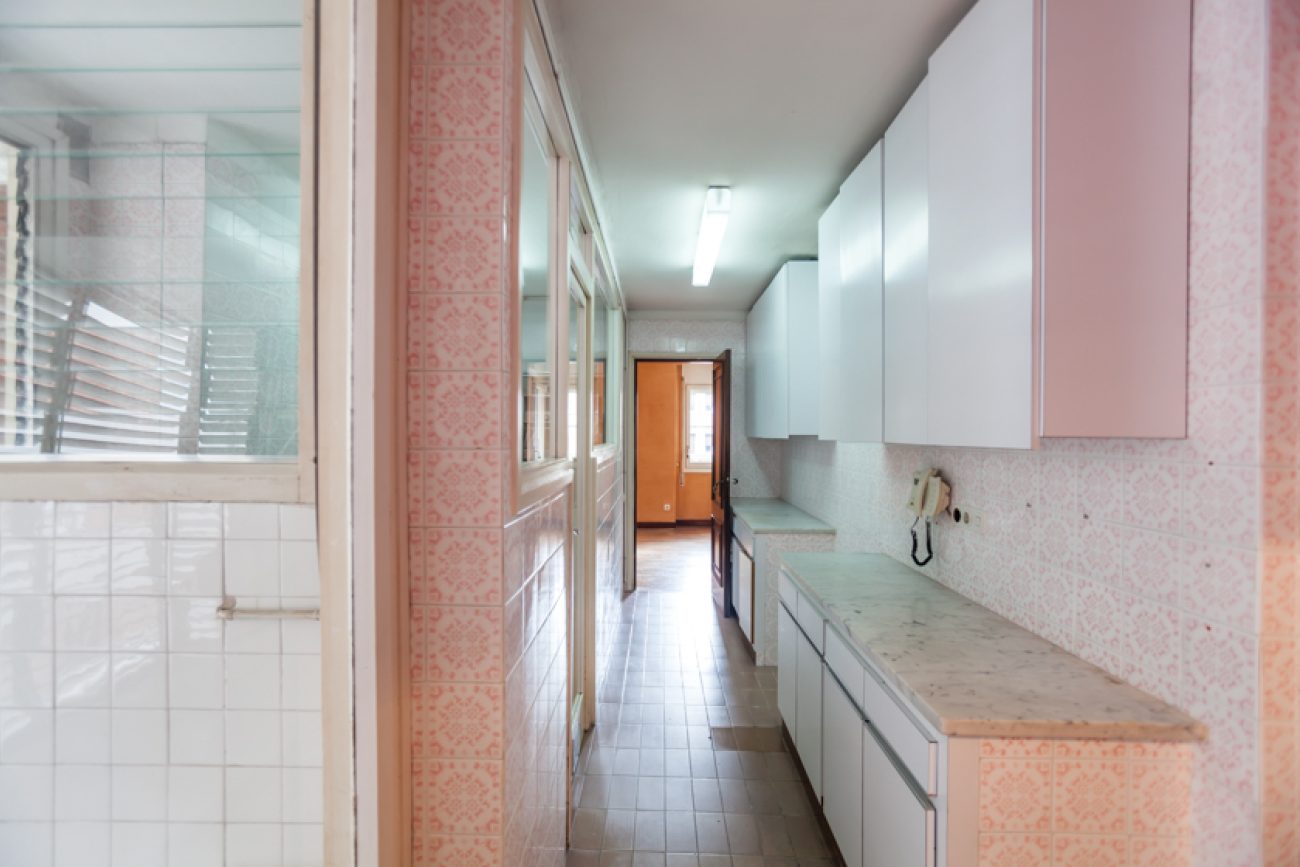 Excellent apartment for renovation in the elite area of Sarria
