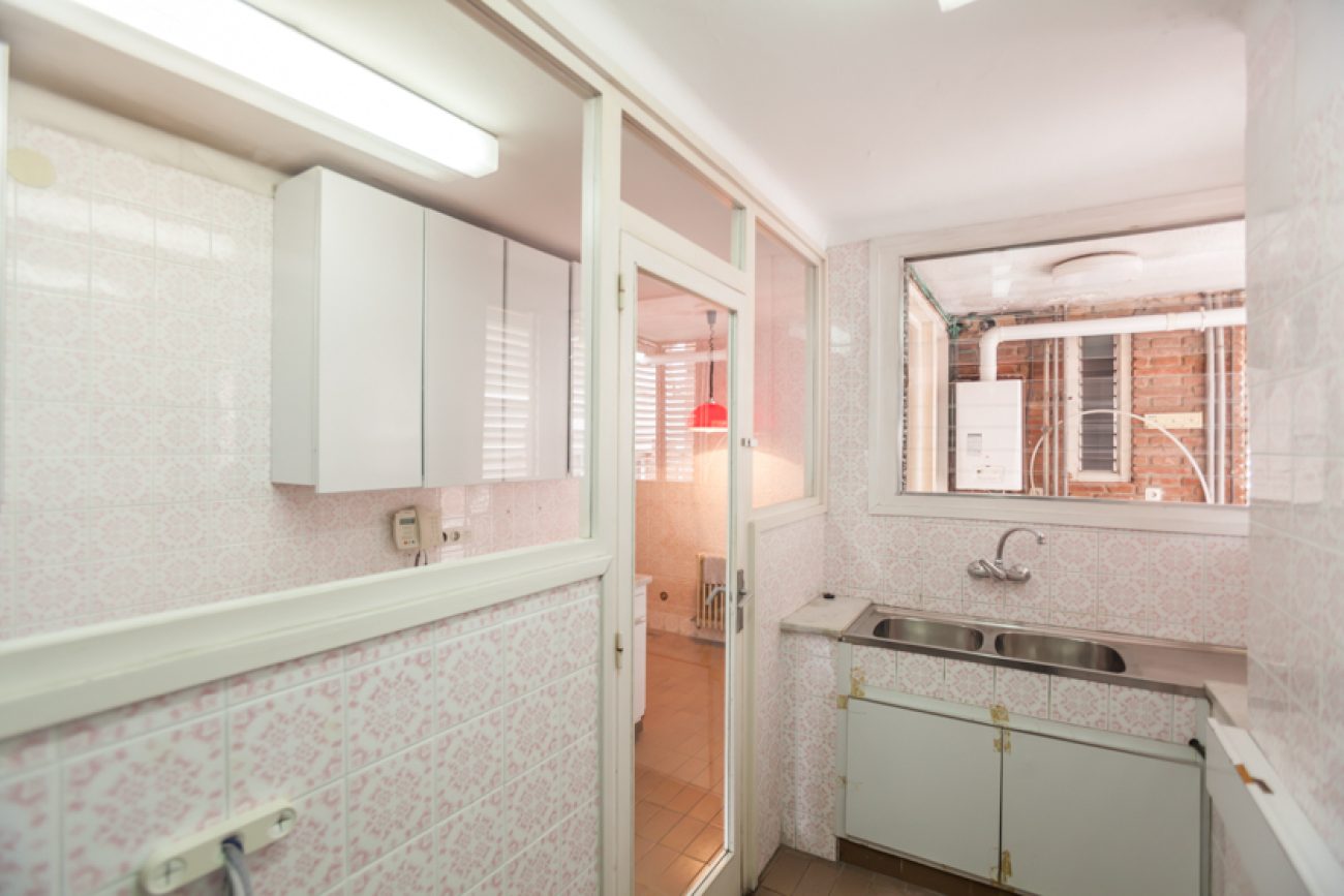 Excellent apartment for renovation in the elite area of Sarria