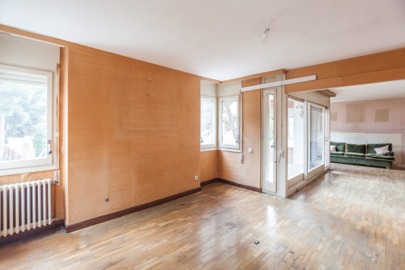 Excellent apartment for renovation in the elite area of Sarria