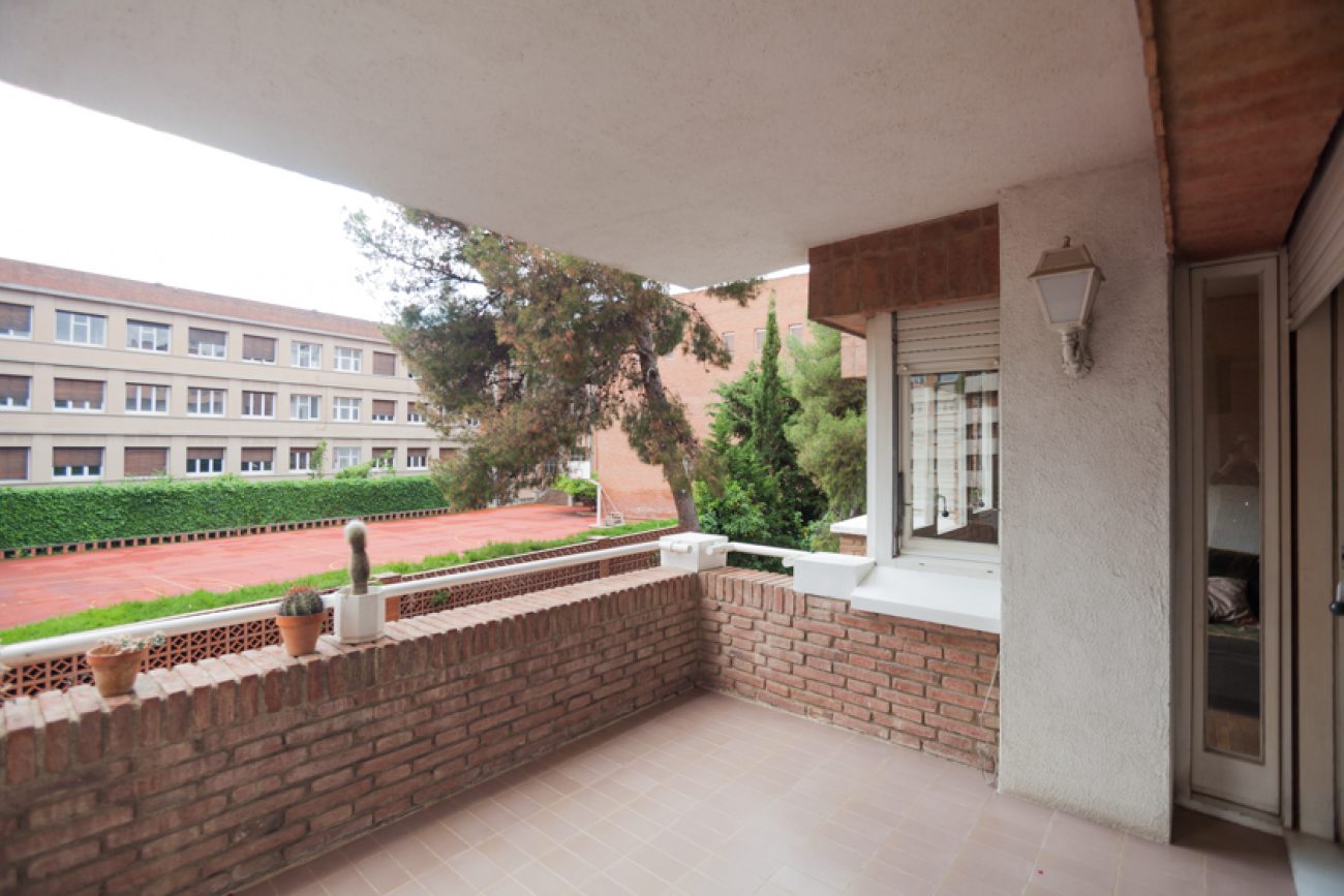Excellent apartment for renovation in the elite area of Sarria