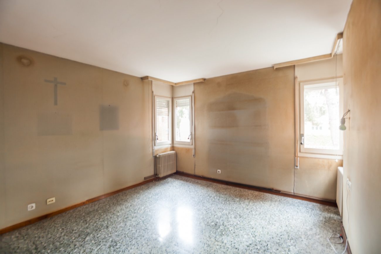 Excellent apartment for renovation in the elite area of Sarria