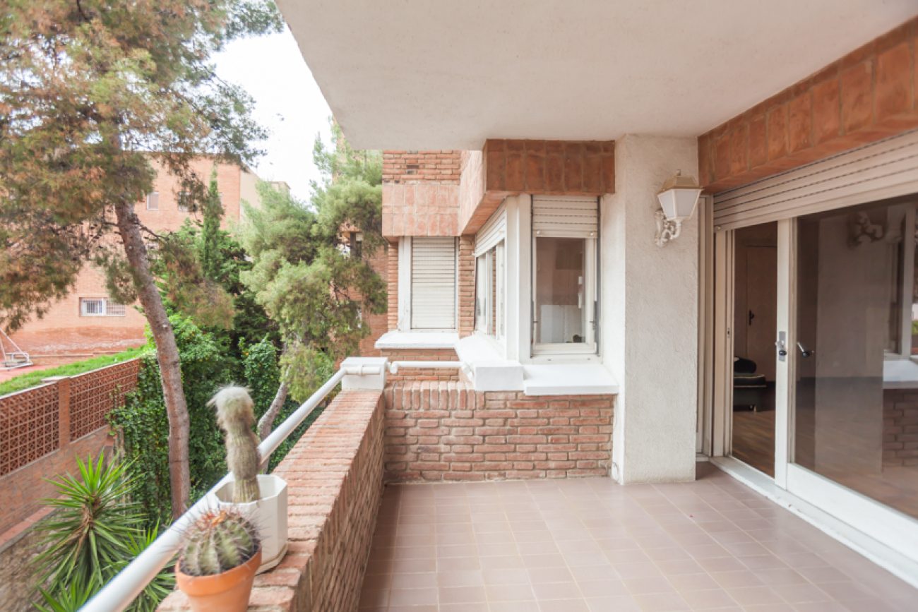 Excellent apartment for renovation in the elite area of Sarria